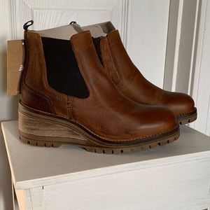 bullboxer wedge bootie